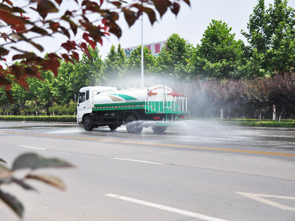 服務(wù)城鄉(xiāng)環(huán)衛(wèi),共建美好家園